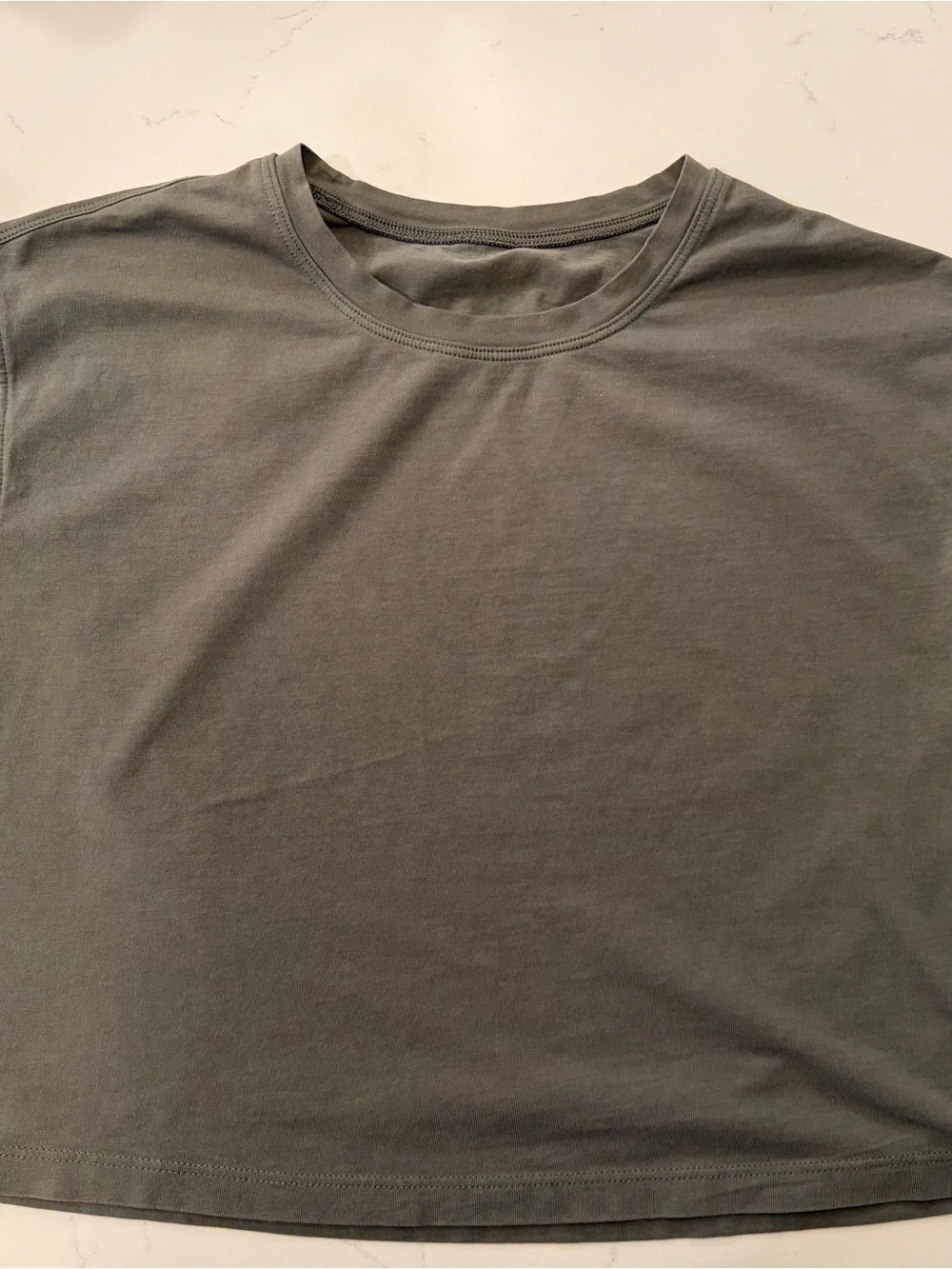 Lululemon crop T-Shirt in Olive Green best fit size 6